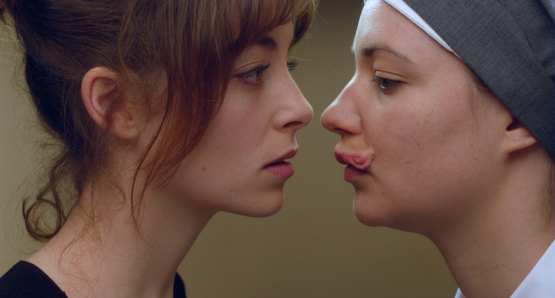 Cosmos Victória Guerra (l), Clémentine Pons (r)