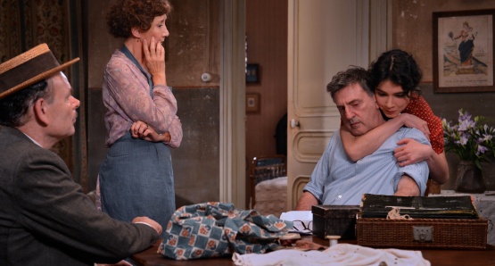 Jean-Pierre Darroussin as Panisse, Marie-Anne Chazel as Honorine, Daniel Auteuil as C&eacute;sar, and Victoire B&eacute;l&eacute;zy as Fanny in FANNY, a film by Daniel Auteuil.
