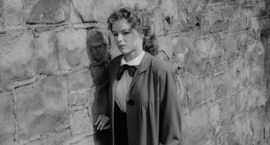 An increasingly isolated and hopeless Sally (Sally Forrest) wanders a new city in Ida Lupino's NOT WANTED.