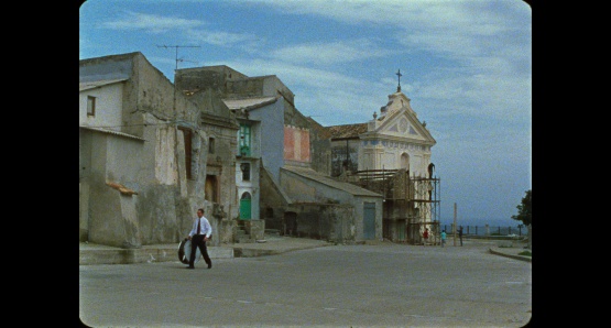 A scene from IL DONO. A Kino Lorber release.