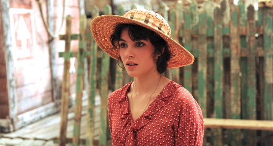 Victoire B&eacute;l&eacute;zy as Fanny in MARIUS, a film by Daniel Auteuil.