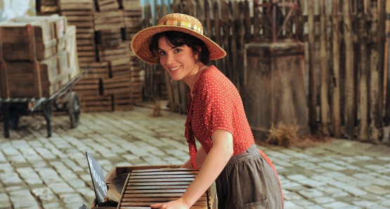 Victoire B&eacute;l&eacute;zy as Fanny in MARIUS, a film by Daniel Auteuil.