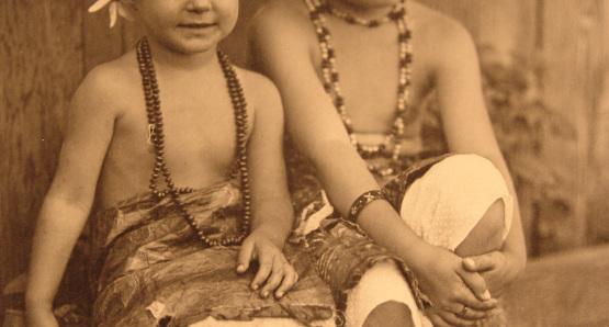 Monica and Barbara Flaherty in Safune, during the filming of MOANA WITH SOUND.
