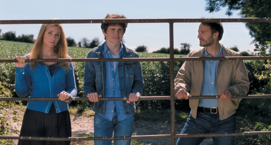 Natacha Regnier (l), Victor Ezenfis (m), Mathieu Amalric (r)